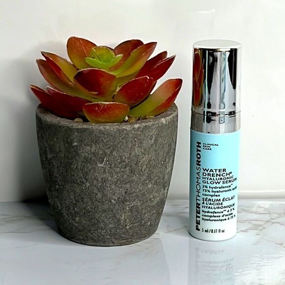 $10🌟 PETER THOMAS ROTH WATER DRENCH HYALURONIC GLOW SERUM - Picture 1 of 4